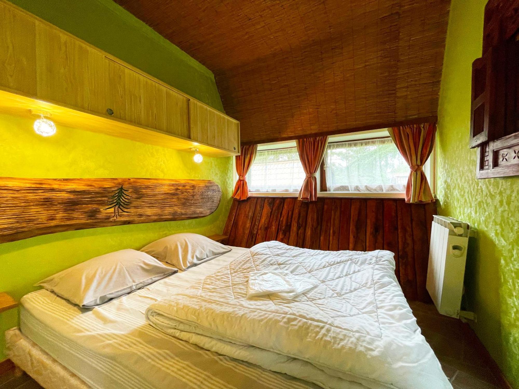 Chalets Des Trois Hetres Plombieres-les-Bains Exterior photo